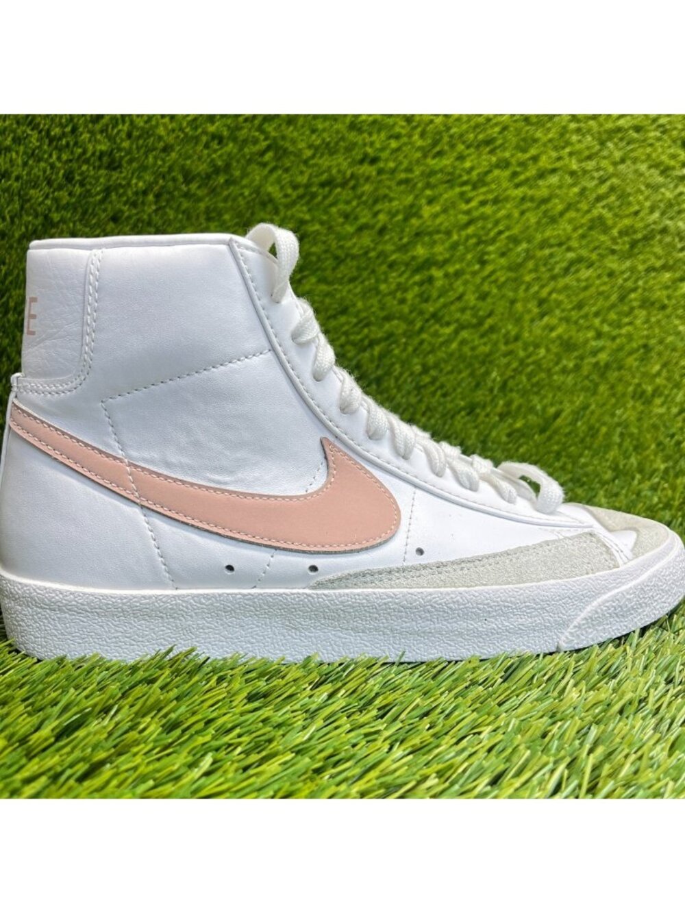 Nike Blazer Mid 77 Vintage Womens Size 8 White Pink Athletic Shoes Sneakers - Picture 1 of 10